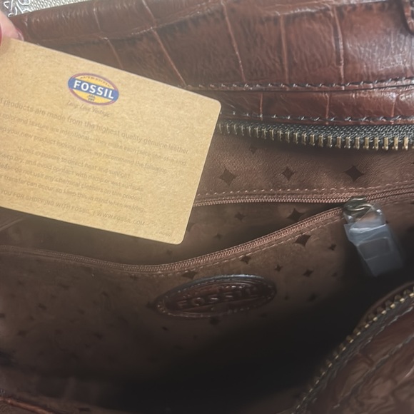 Fossil NWT purse with shoulder strap and handles. Beautiful brown leather. - Picture 7 of 10